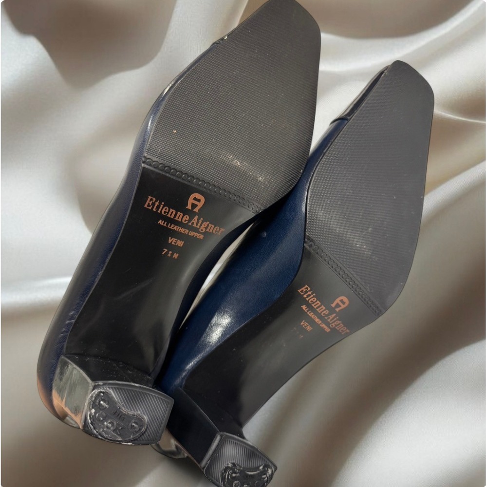 Vintage Etienne Aigner Navy Leather Cap‎ Toe Heels 7.5M – 90s Minimalist - Picture 6 of 6